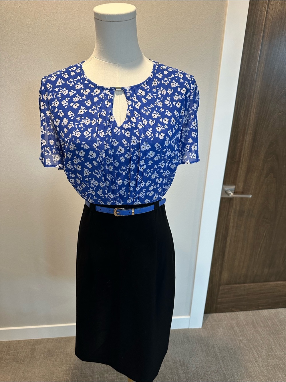 Alyx Royal Blue Floral Keyhole Short-Sleeve Blouse